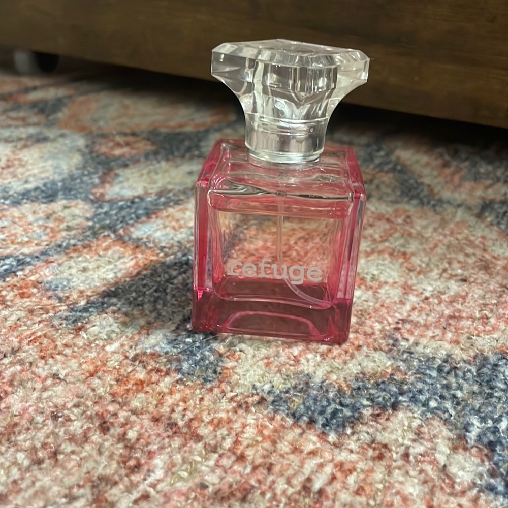 Refuge perfume